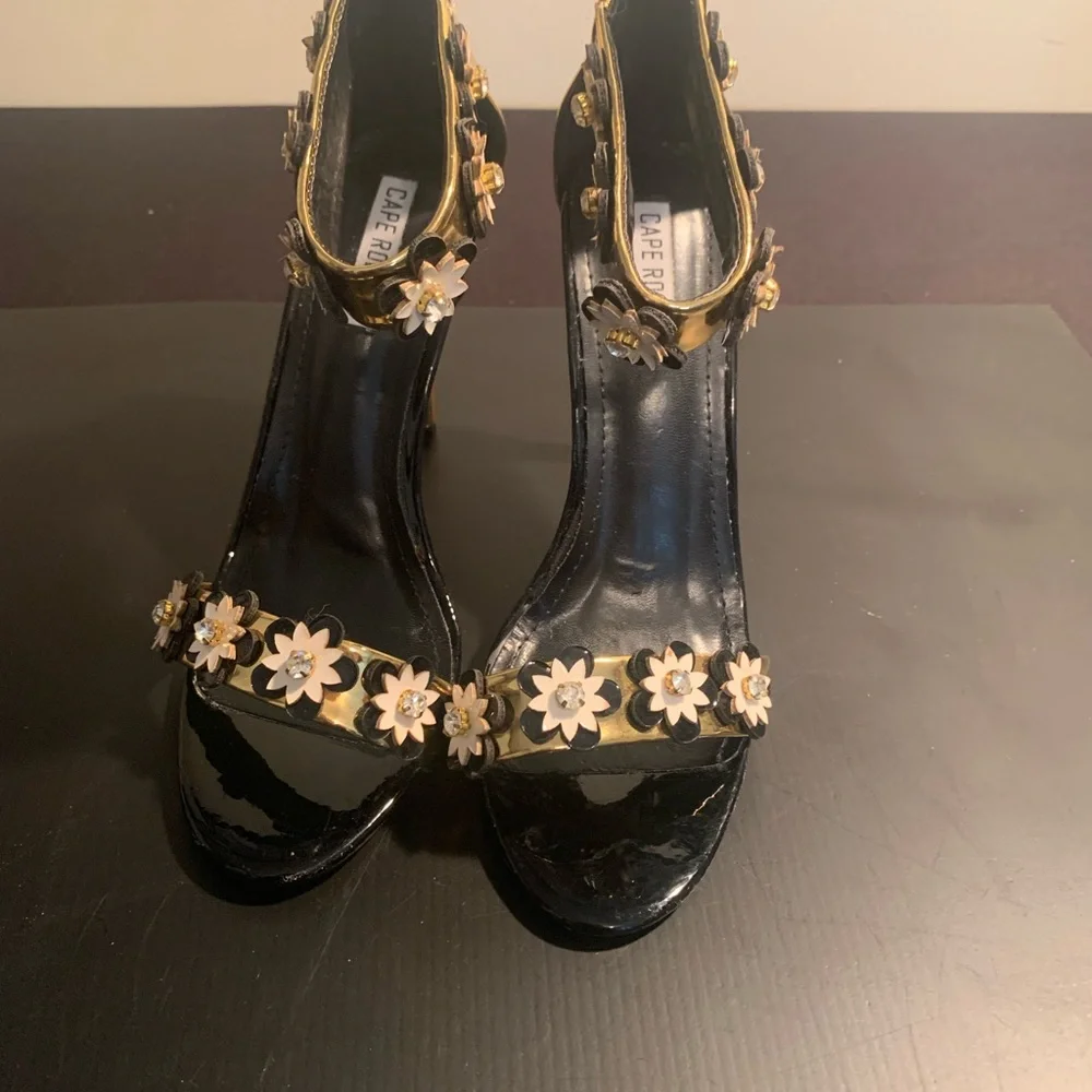 Cape Robbin Gold and Black Floral Heels - Picture 11 of 12